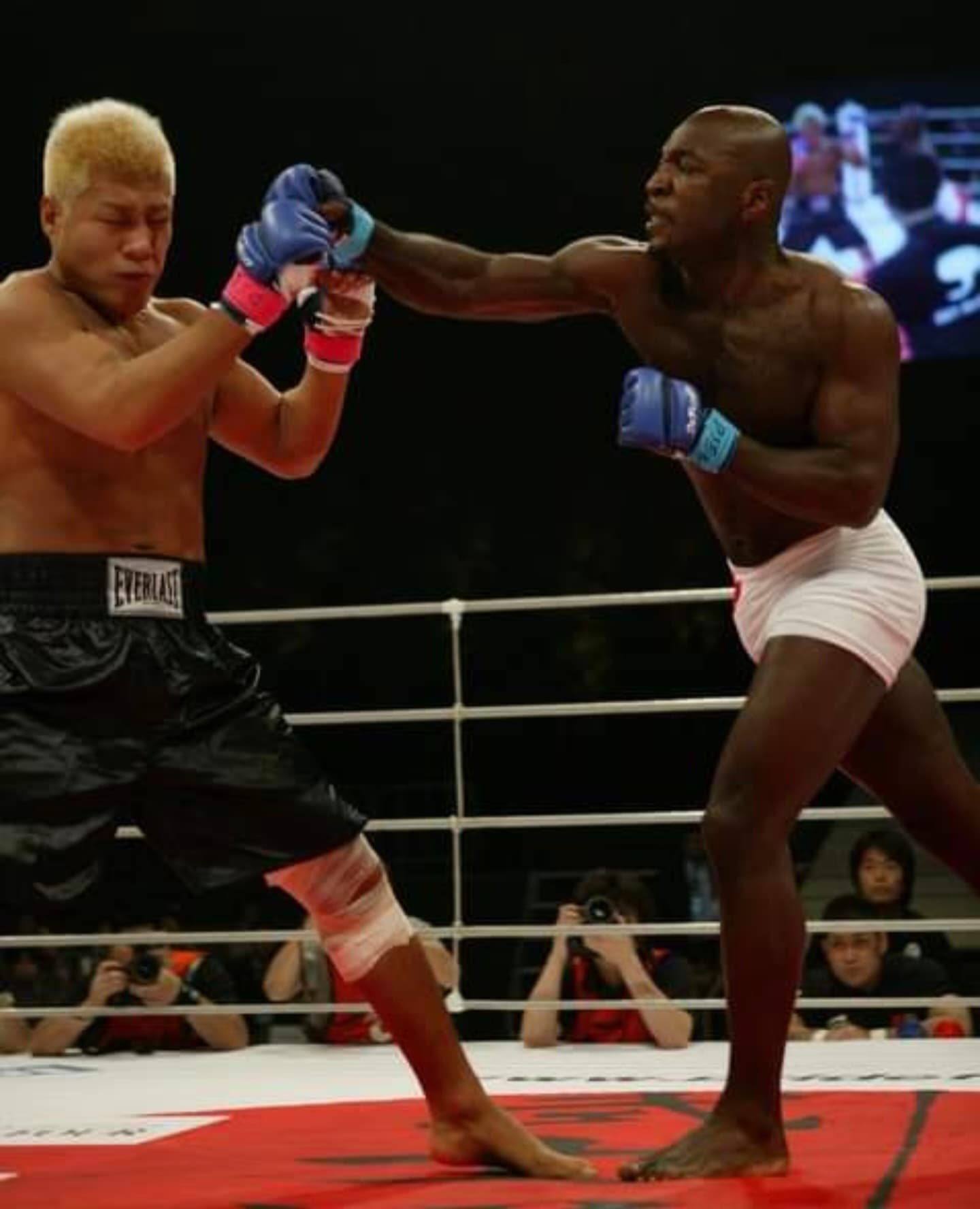 Bertrand Amoussou — la cage